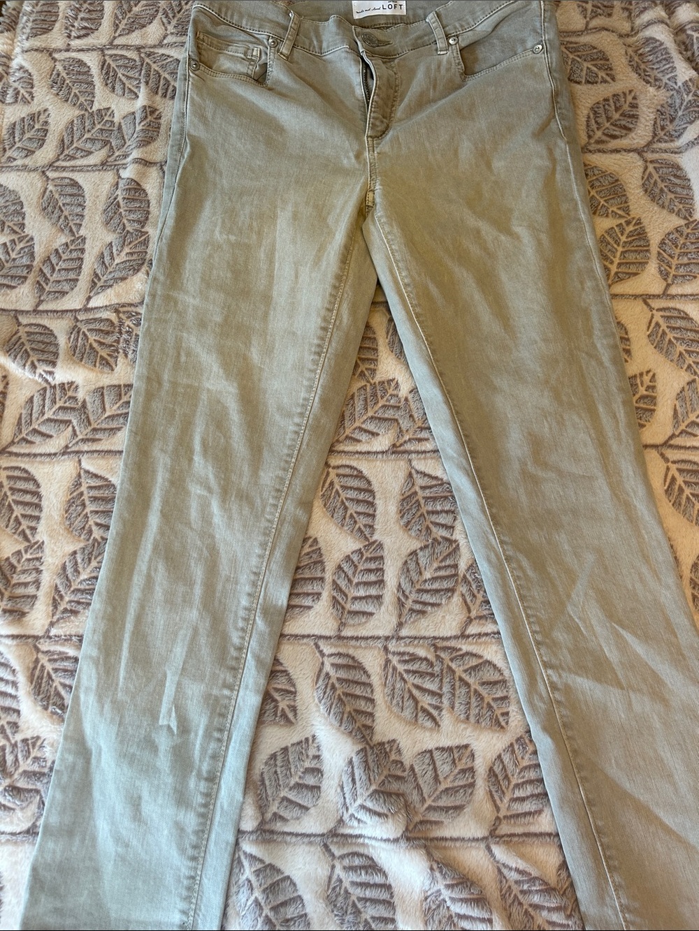 Size 4 Women's LOFT Skinny Jeans in grayish/green